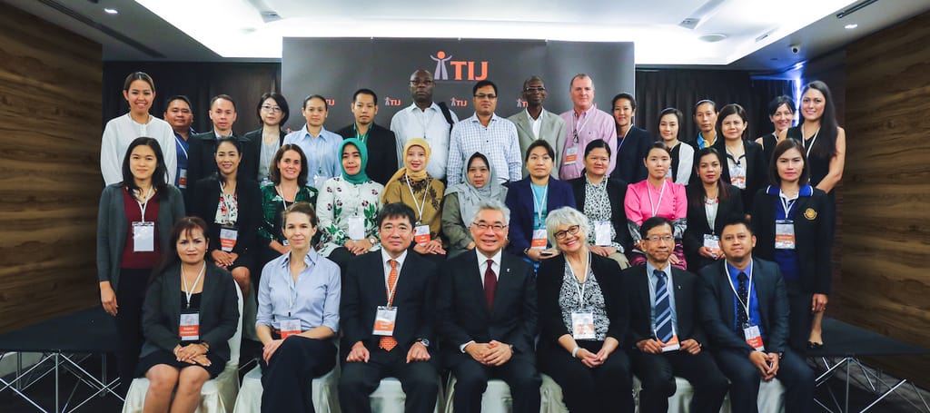 Author Barbara Owen (bottom row, 3rd from right) with Thailand Institute of Justice and program attendees. 